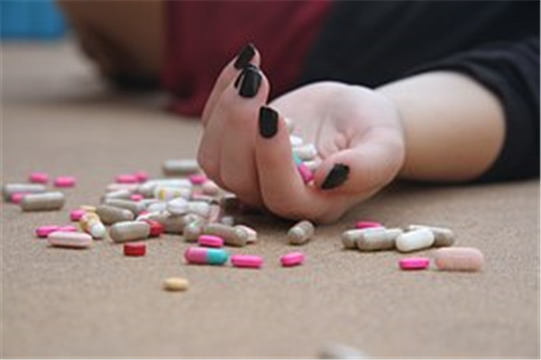 服用哪些药物可能引发抑郁症